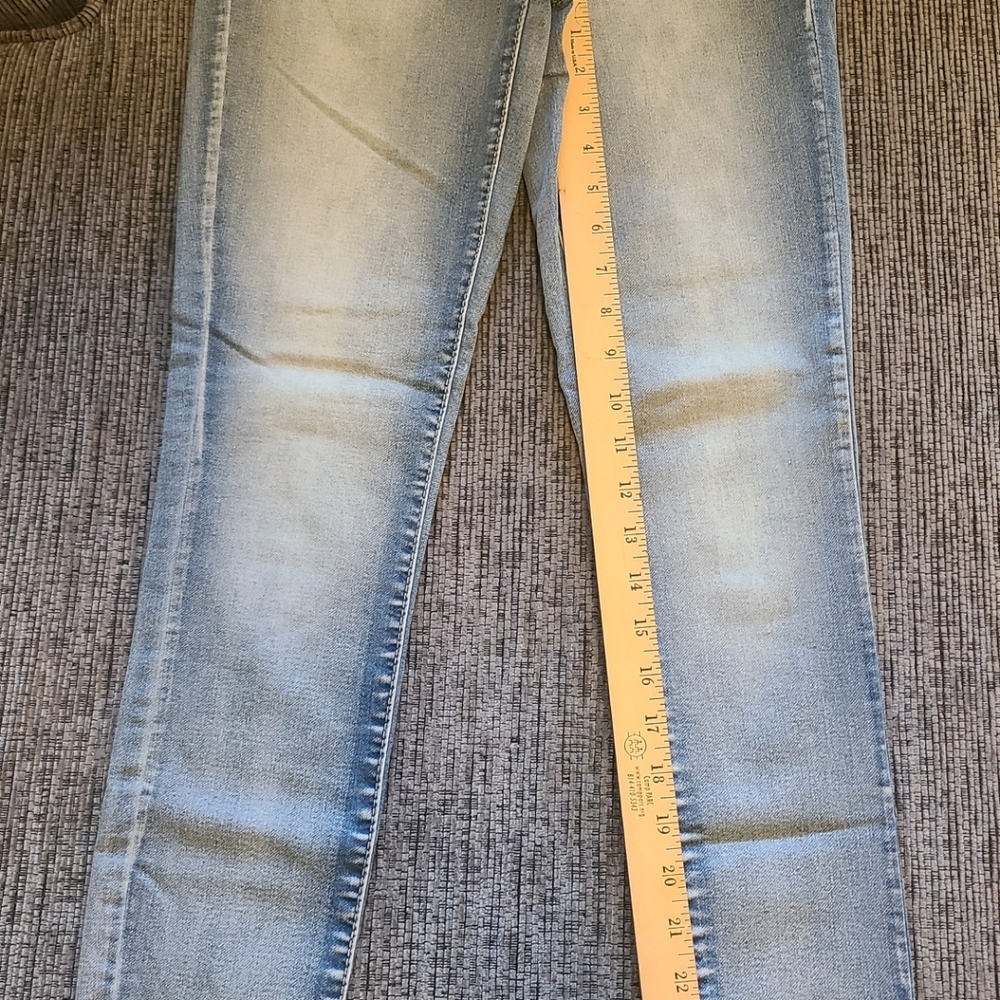 No Boundaries Women's Faded Blue Skinny Jeans